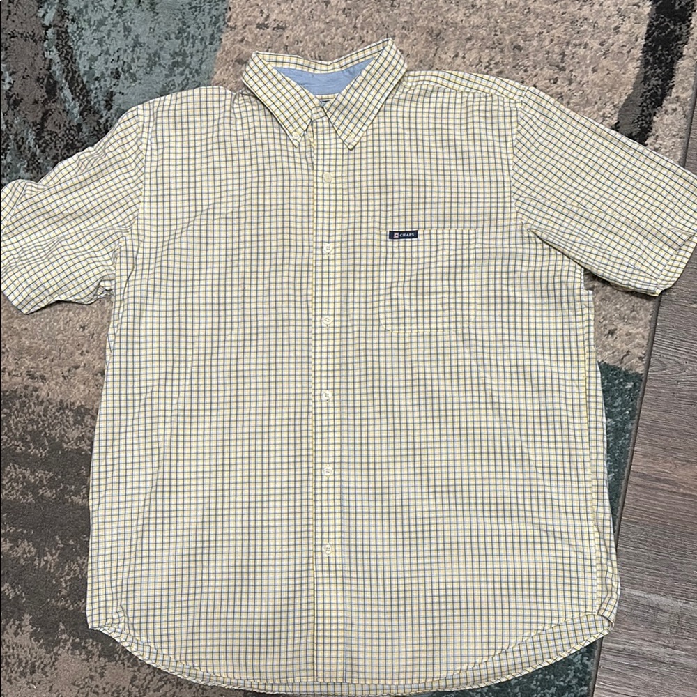 Men’s short sleeve button down dress shirt. Nice for casual or business.